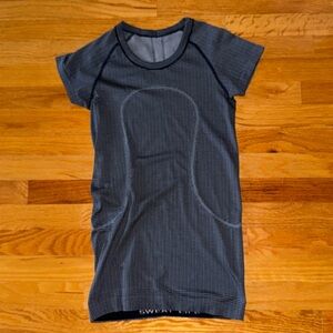 Lululemon short sleeve shirt